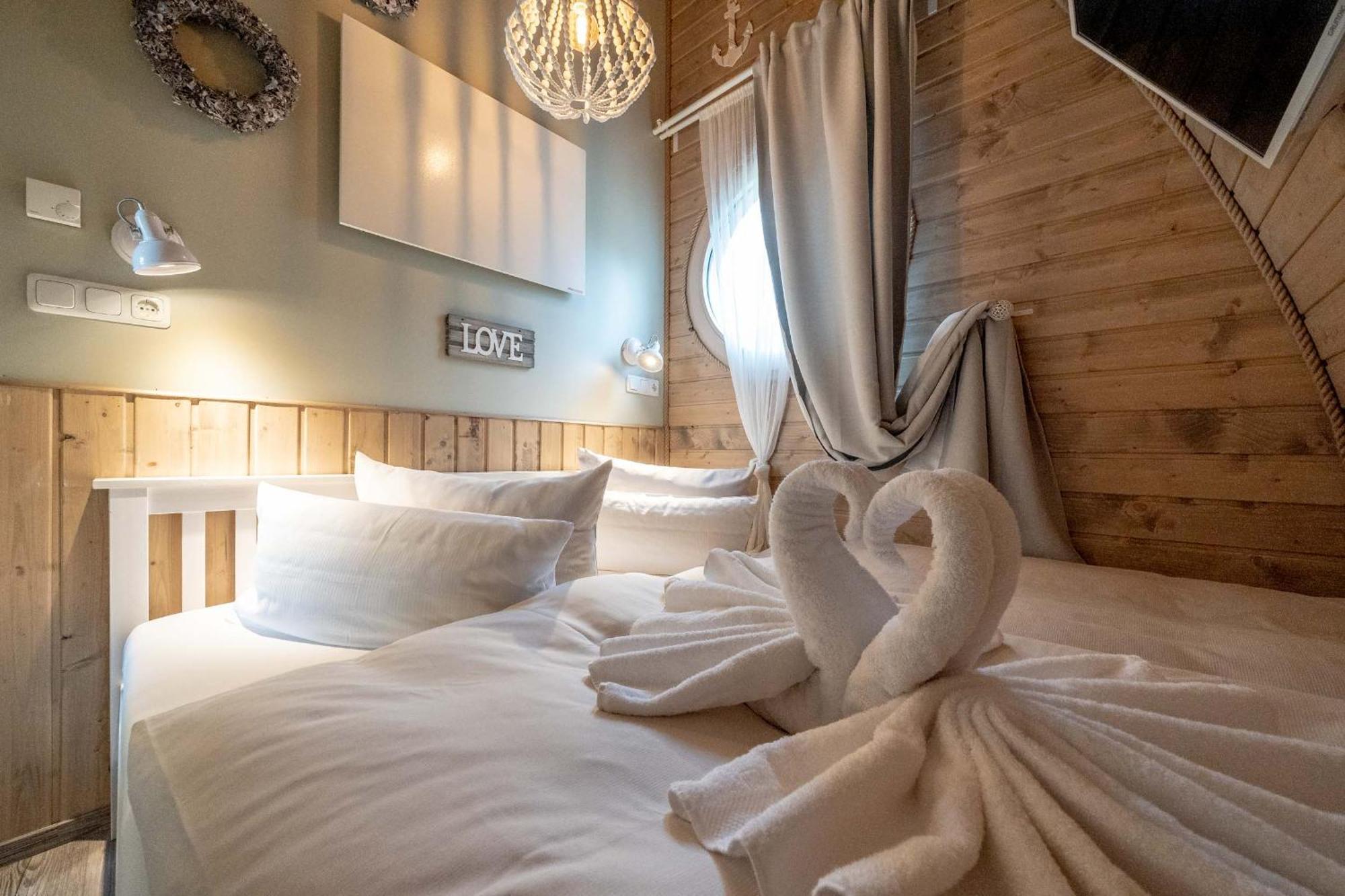 Lieblingsplatz Parey - Schwimmendes Seehotel Ruang foto